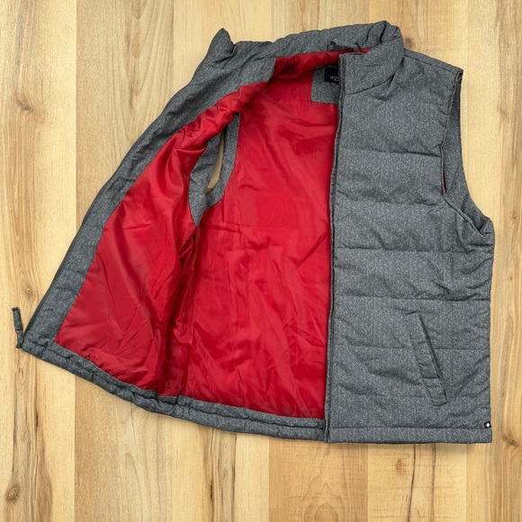Gray Herringbone Zip Up Puffer Vest With Red Inner Lining 2 Exterior Pockets - Picture 6 of 12